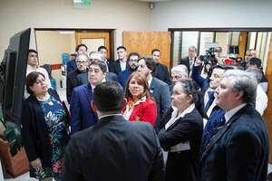 Parlamentarios y líderes opositores denunciarán ante la OEA y la ONU cambios de leyes electorales  - Política - ABC Color