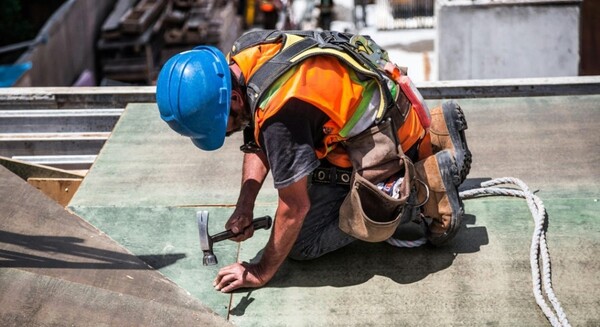 Falta de mano de obra calificada limita crecimiento de la industria de la construcción, advierten gremios
