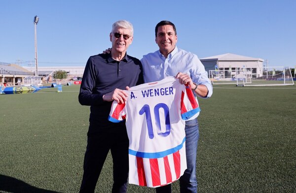 Versus / APF presenta su progreso ante un técnico multicampeón de la Premier League