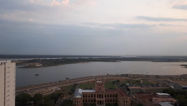 Ambiente fresco a cálido, con baja probabilidad de lluvias