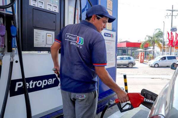 Bajan precios de los combustibles desde hoy en Petropar