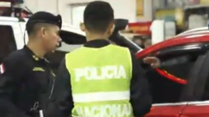 Conductora hizo sarambí en una estación se servicios y se negó al alcotest