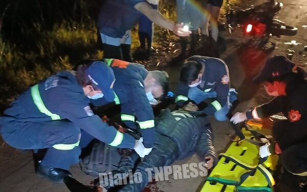 Un motociclista y su acompañante resultan heridos al ser arrollados por una camioneta – Diario TNPRESS
