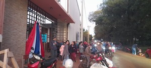 Padres exigen transparencia frente a escuela de Chaipe en Encarnación