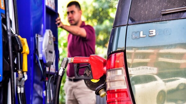 Gobierno anuncia nueva baja en combustibles de Petropar en pleno mes patrio