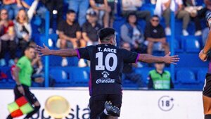 Teodoro Arce dijo que haría dos goles ante Olimpia y lo cumplió