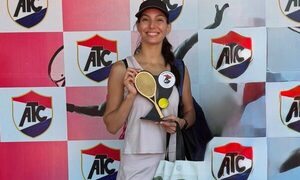 (GALERÍA) ¡Qué nivel! ¡Conductora de TV sorprendió ganando un torneo de tenis!