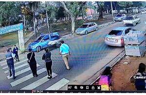 Motociclista arrolló a un alumno frente a escuela •