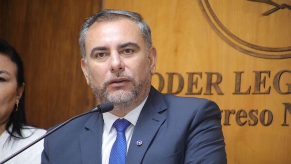 USD 93 millones: Opositor pide debate sobre cuestionada licitación para compra de máquinas de votación