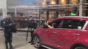 “¡No podés hacer el alcotest!”: Conductora insulta a policías tras denuncia por polución sonora