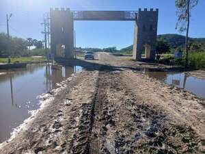 Tras 42 días de aislamiento por falta de caminos las aguas comienzan a retroceder en Fuerte Olimpo - Noticias del Chaco - ABC Color