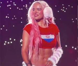 (VIDEO) ¡Fans paraguayos ypochy contra el documental de Karol G!