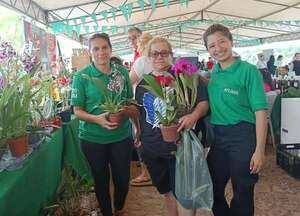 “Flores para mamá” son una atracción en el Centro Expo Flora de Caacupé - Nacionales - ABC Color