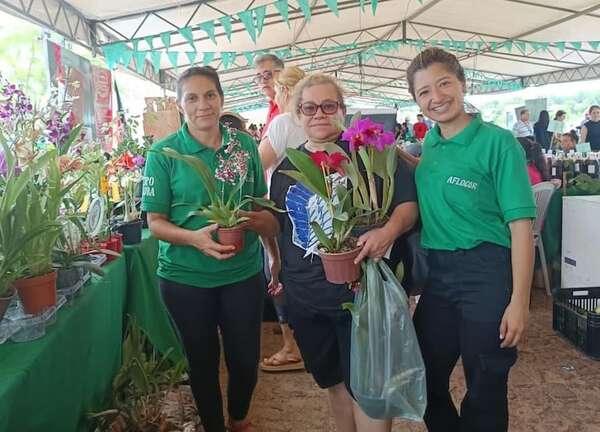 “Flores para mamá” son una atracción en el Centro Expo Flora de Caacupé - Nacionales - ABC Color