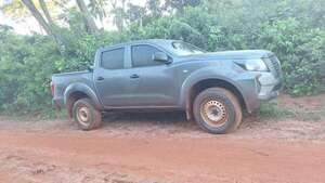 Abandonan camioneta robada de la casa parroquial de Capiibary - Nacionales - ABC Color