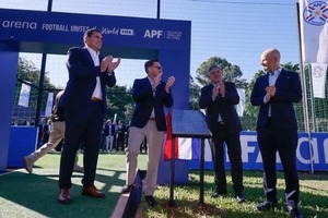 Primer Campo FIFA Arena en el Colegio Gral. Elizardo Aquino - 1000 Noticias