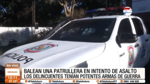 Balean una patrullera en intento de asalto