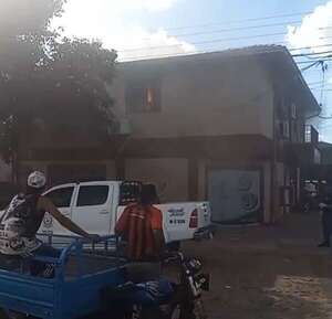 Video: bomberos de Luque rescatan a una señora atrapada en un incendio - Nacionales - ABC Color