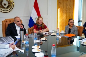 Ministra de Salud enfrenta reclamos por hospitales en crisis - ADN Digital