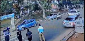 Video: alumno fue atropellado por un motociclista en Luque - Policiales - ABC Color