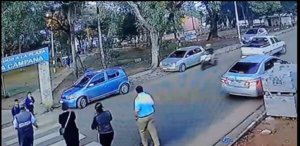 Video: alumno fue atropellado por un motociclista en Luque - Policiales - ABC Color