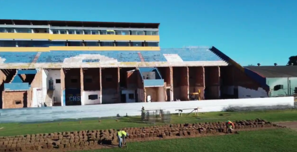 Versus / Luqueño muestra los avances "a buen ritmo" de las obras en el Feliciano Cáceres