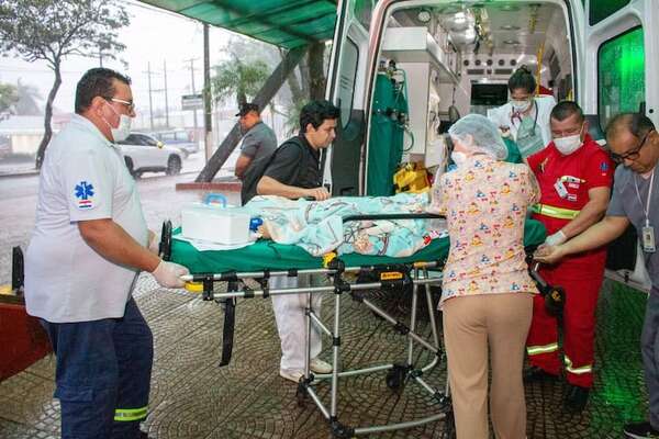 Motociclista que atropelló a niños que iban a la escuela, conducía sin registro - ABC en el Este - ABC Color