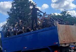Ypané: utilizan a los alumnos para trasladar sillas y son expuestos a todo tipo de accidentes - Nacionales - ABC Color