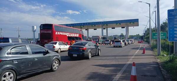 Exonerar peajes se frenaría y ley de camioneros hace ruido - Política - ABC Color