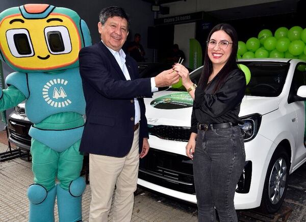 Cooperativa Medalla entregó automóvil 0 km - Empresariales - ABC Color