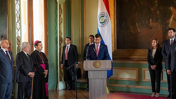 Peña informó de su gestión a diplomáticos acreditados