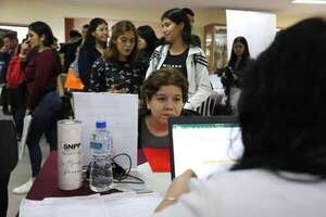 Pese a críticas, tratarían hoy polémico proyecto de seguro de desempleo - Economía - ABC Color