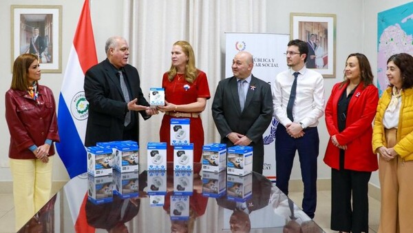 Ministerio de Salud Pública recibe 150 equipos digitales de toma de presión para regiones sanitarias - .::Agencia IP::.