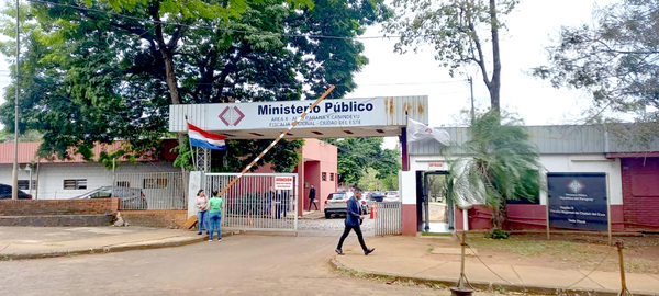 Denuncian por millonaria estafa a presunta secretaria de la senadora Lilian Samaniego - La Clave