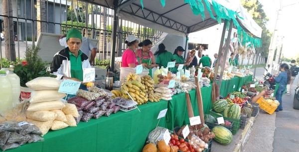 Tres ferias simultáneas de productos frutihortícolas se realizan en Central