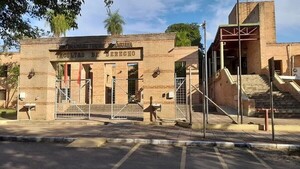 Instituto de Educación Superior y Derecho UNA usan la fumigación para armar un “puente patrio”
