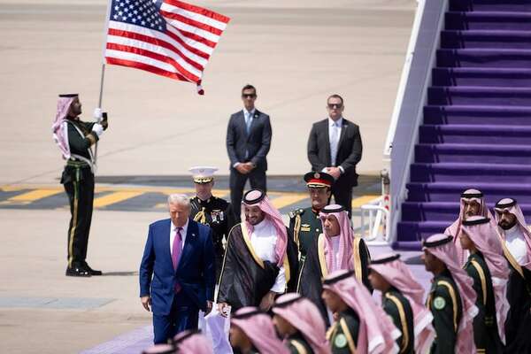 Trump inicia gira por el Golfo donde lo esperan con fastuosas bienvenidas - Mundo - ABC Color
