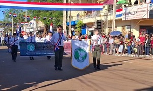 Colorido desfile cívico estudiantil celebra los 214 años de Independencia en Hernandarias - ADN Digital