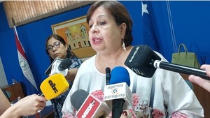 Senadora pide cambios en modelo de gestión en Salud Pública