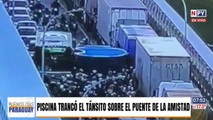 ¡Insólito! Pileta obstaculizó el tránsito en pleno Puente de la Amistad