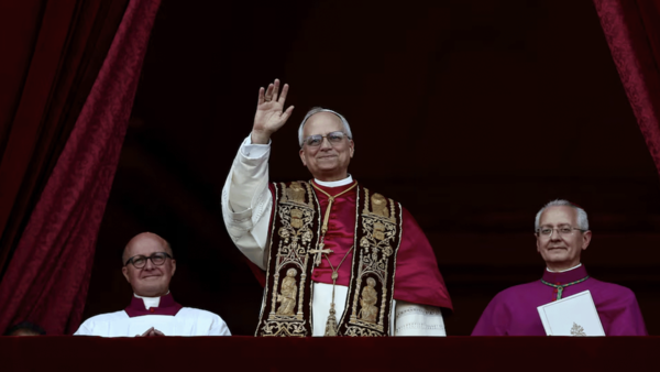 León XIV emociona al Vaticano