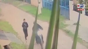Mujer sufre acoso brutal en plena calle de Luque