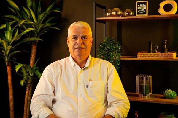 Arnoldo Wiens aprovecha y se pronuncia sobre ciberataques - Política - ABC Color