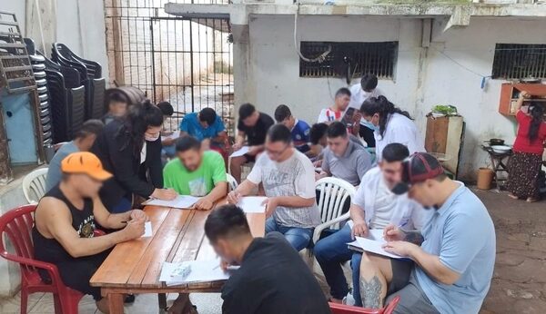 PPL de CDE participaron de una charla sobre salud mental