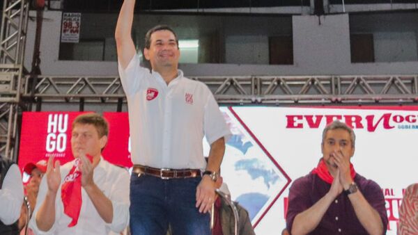 Velázquez admite que candidatura depende si resuelve "su problema" con EEUU