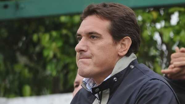 Se suspendió remate de bienes del excapitán de la Selección, Carlos Gamarra - El Observador