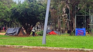 Indígenas acampan en ex aeropuerto esteño a espera de alguna asistencia