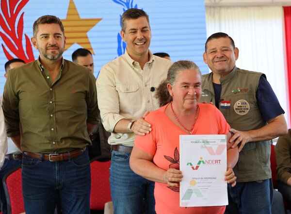 Gobierno entrega 400 títulos de propiedad en Itapúa y anuncia una reforma agraria con enfoque social - El Trueno
