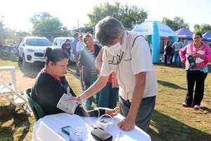 Más de 200 mujeres y sus familias accedieron a servicios esenciales en el barrio Jukyty de Asunción - ADN Digital