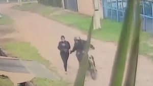 Mujer que iba caminando a su trabajo fue manoseada por un motociclista